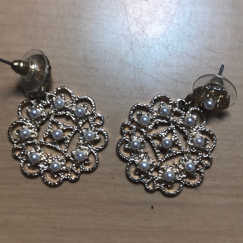 Gold and pearl earrings